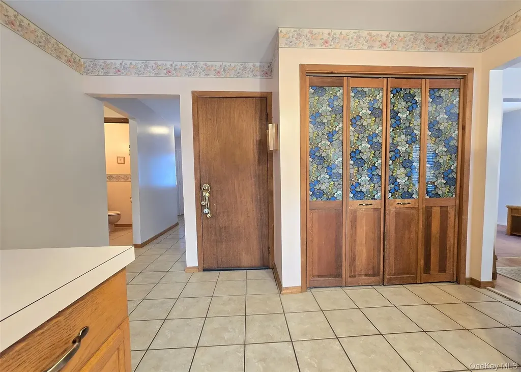 14 Avenue C Holbrook NY 11741