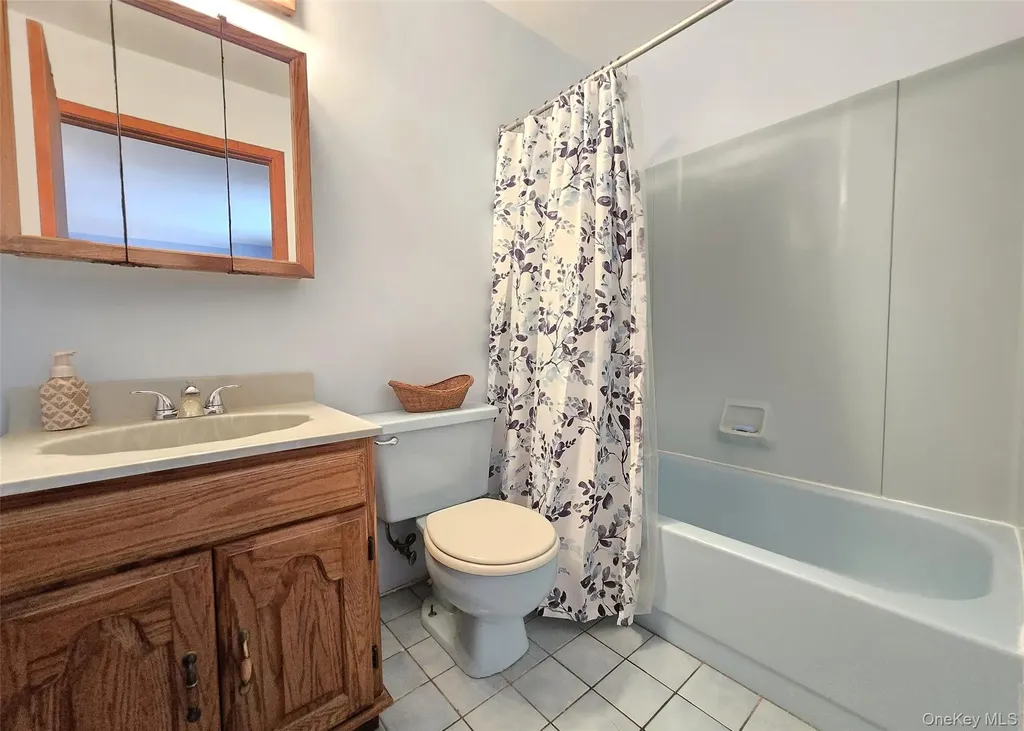 14 Avenue C Holbrook NY 11741