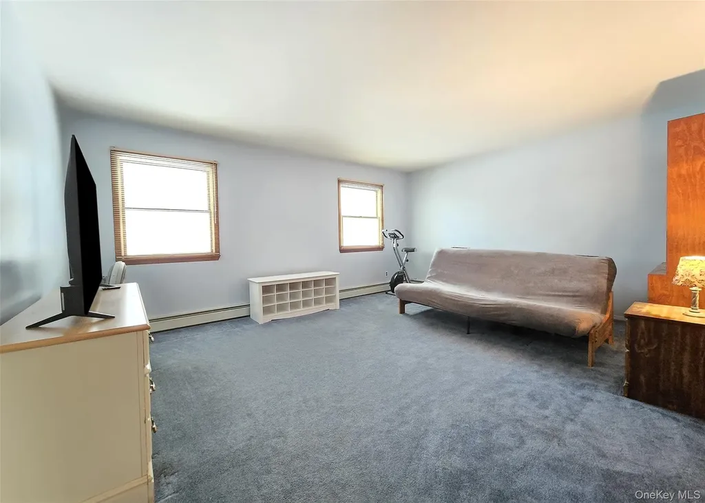 14 Avenue C Holbrook NY 11741