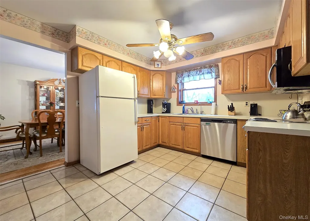 14 Avenue C Holbrook NY 11741