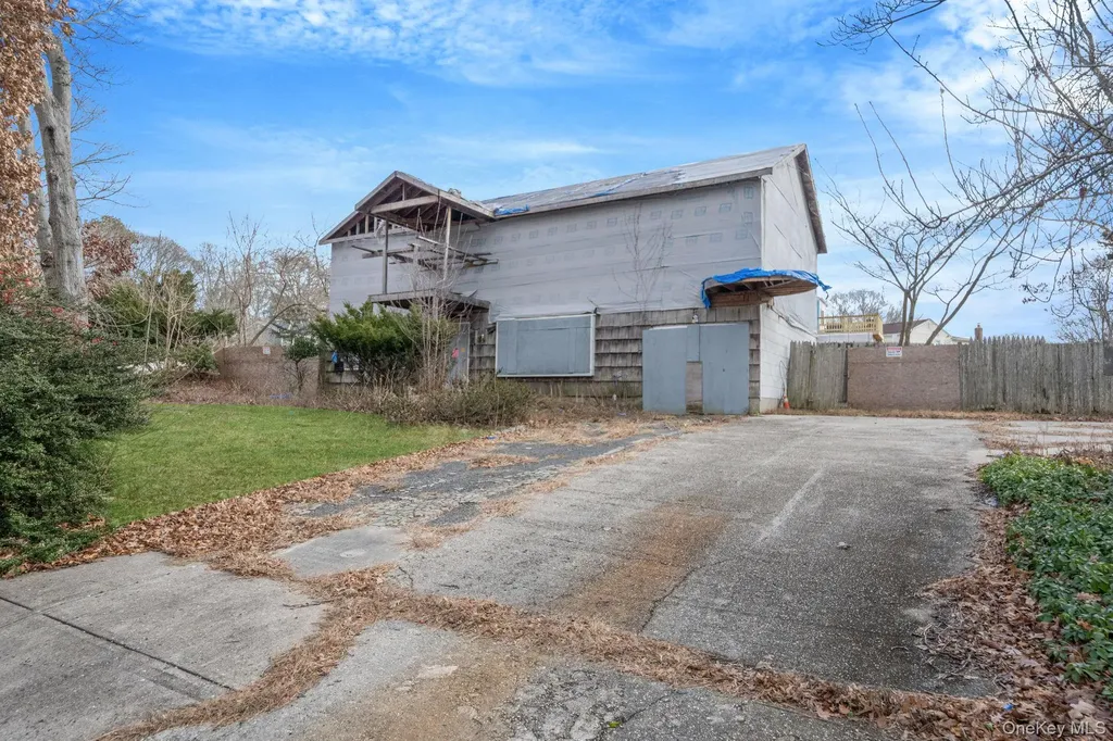 58 W Denis Lane Coram NY 11727