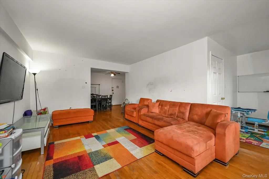 99-30 59ave Corona NY 11368