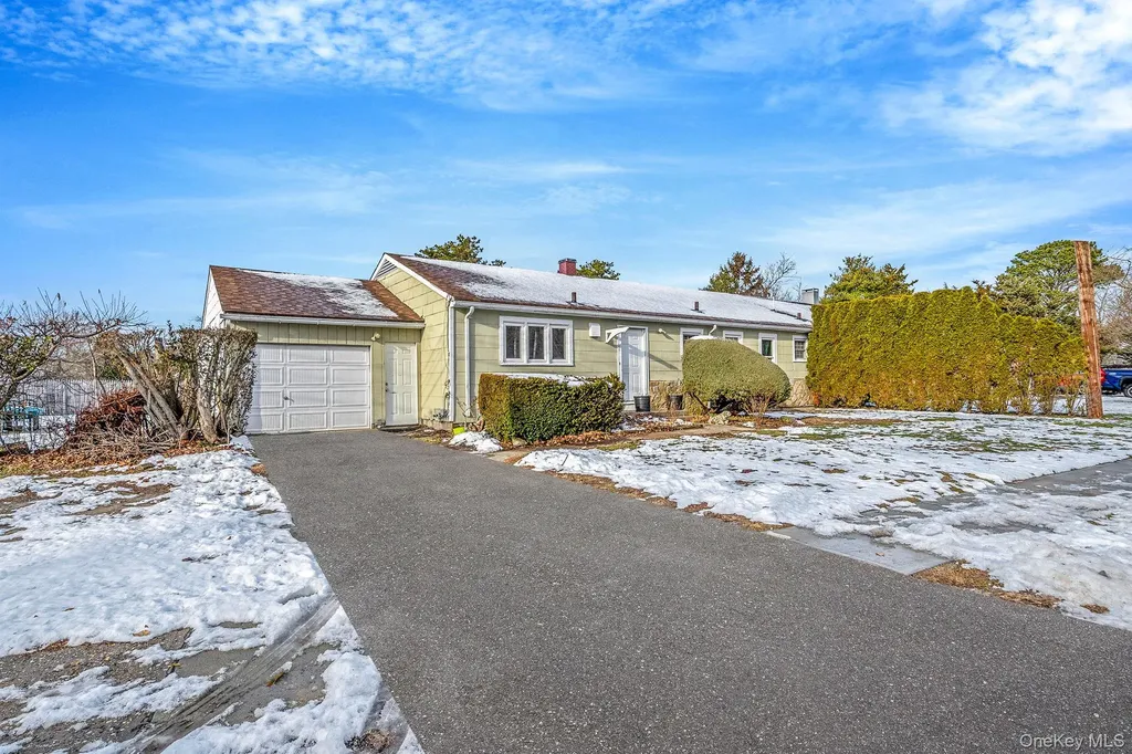 741 Hamilton Avenue Westhampton Beach NY 11978