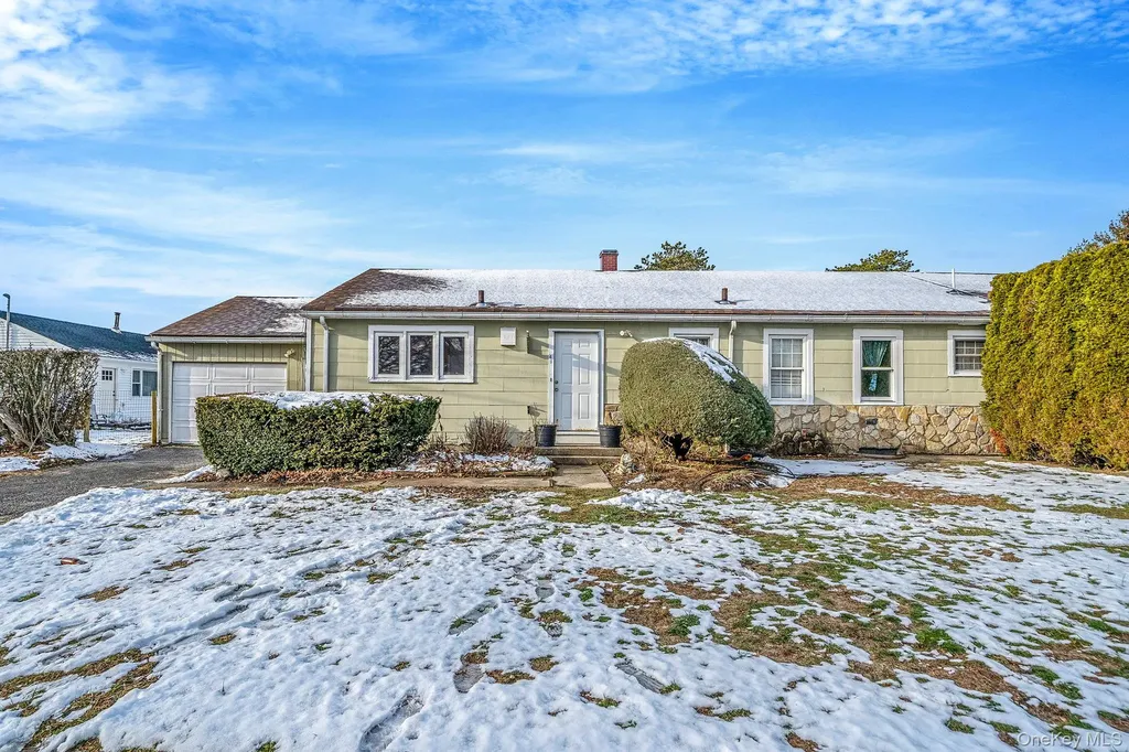 741 Hamilton Avenue Westhampton Beach NY 11978