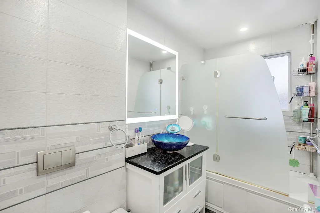219-06 67 Avenue Bayside NY 11364