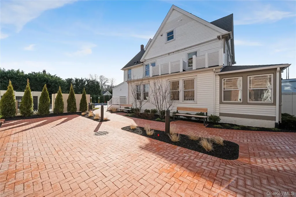 584 Main Street Islip NY 11751