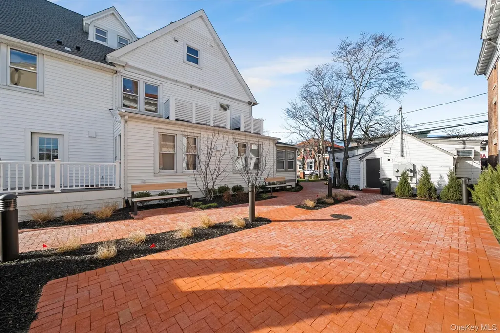 584 Main Street Islip NY 11751