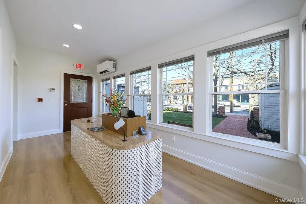 584 Main Street Islip NY 11751