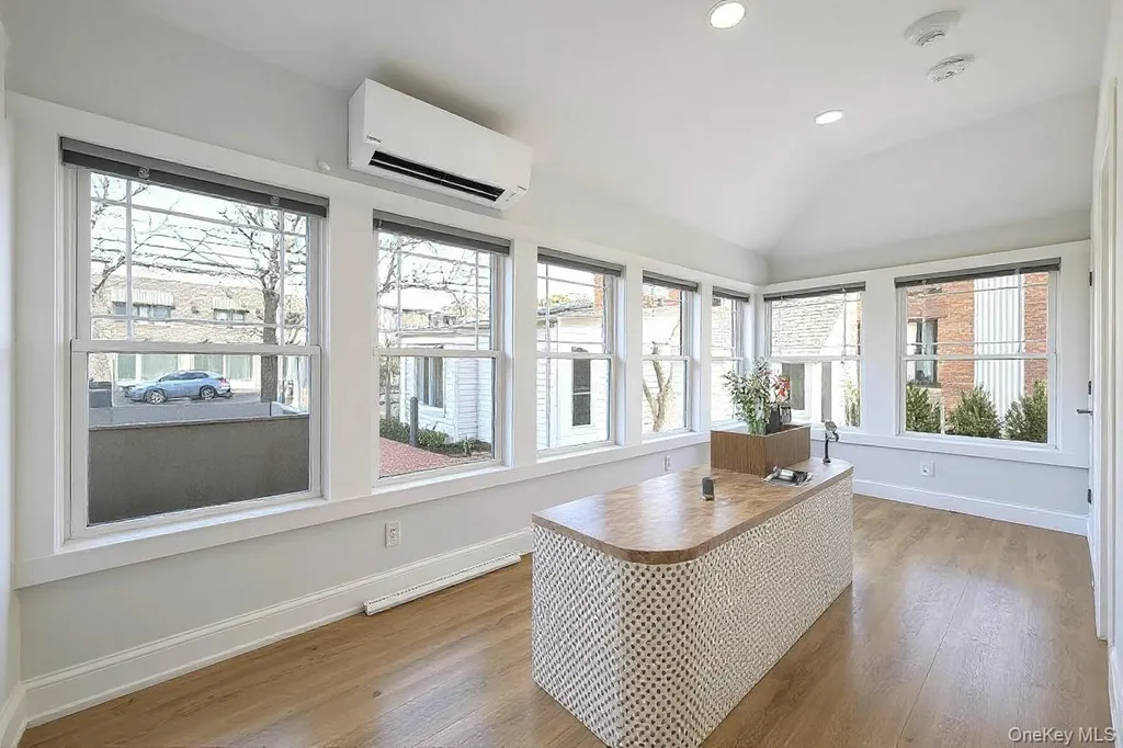 584 Main Street Islip NY 11751