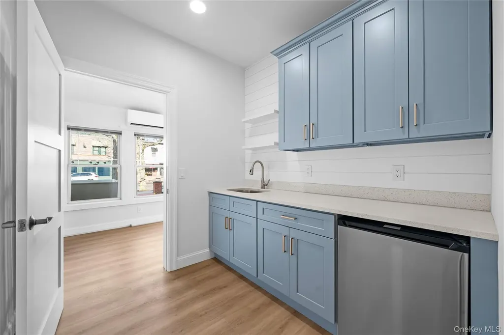 584 Main Street Islip NY 11751
