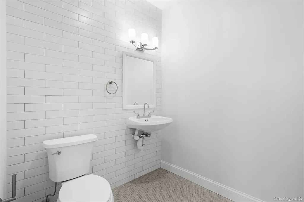 584 Main Street Islip NY 11751