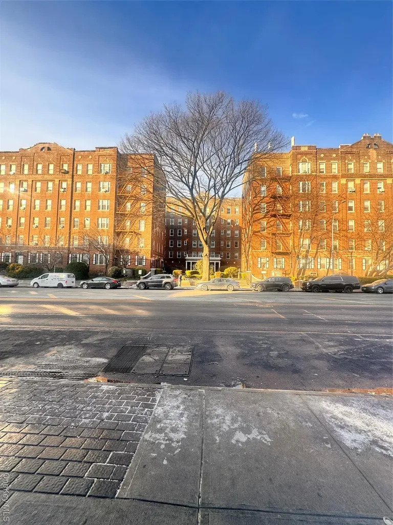 141-25 Northern Boulevard Flushing NY 11354