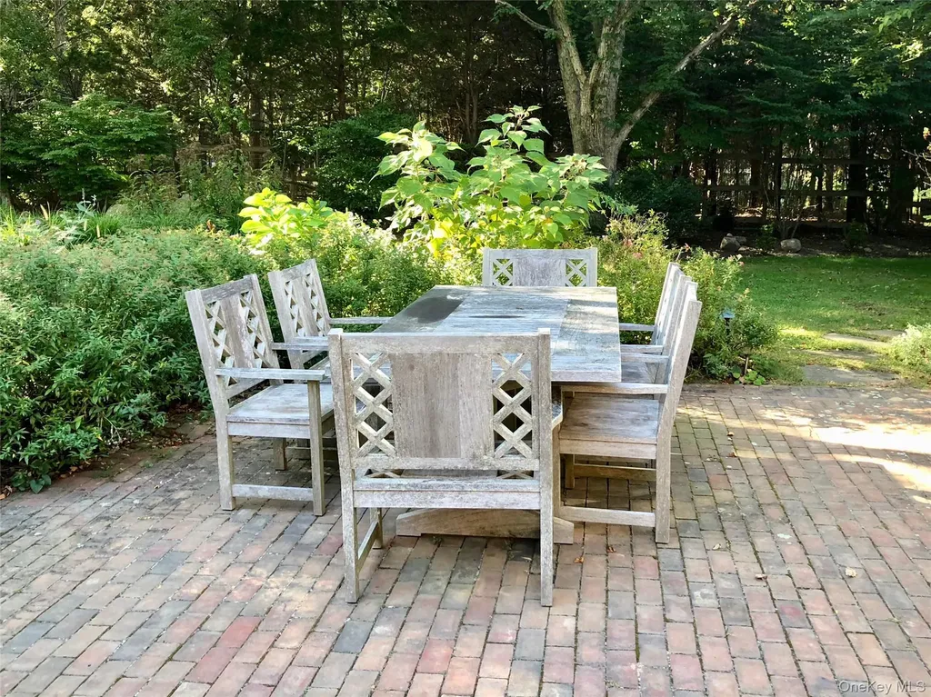 10 Deer Path East Hampton NY 11937