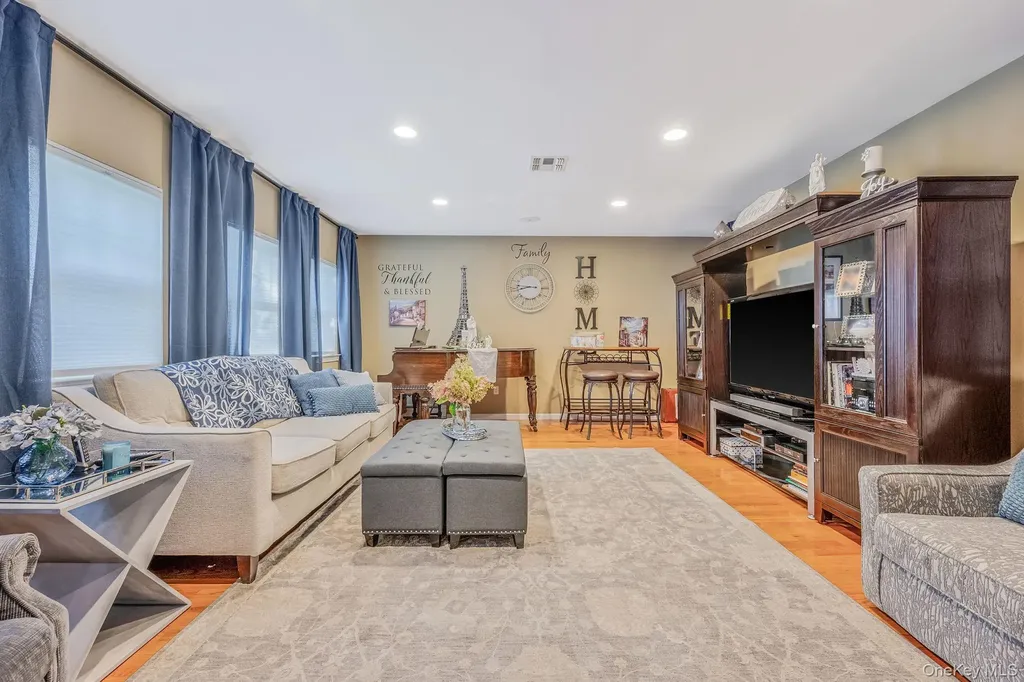 106 Springdale Drive Ronkonkoma NY 11779