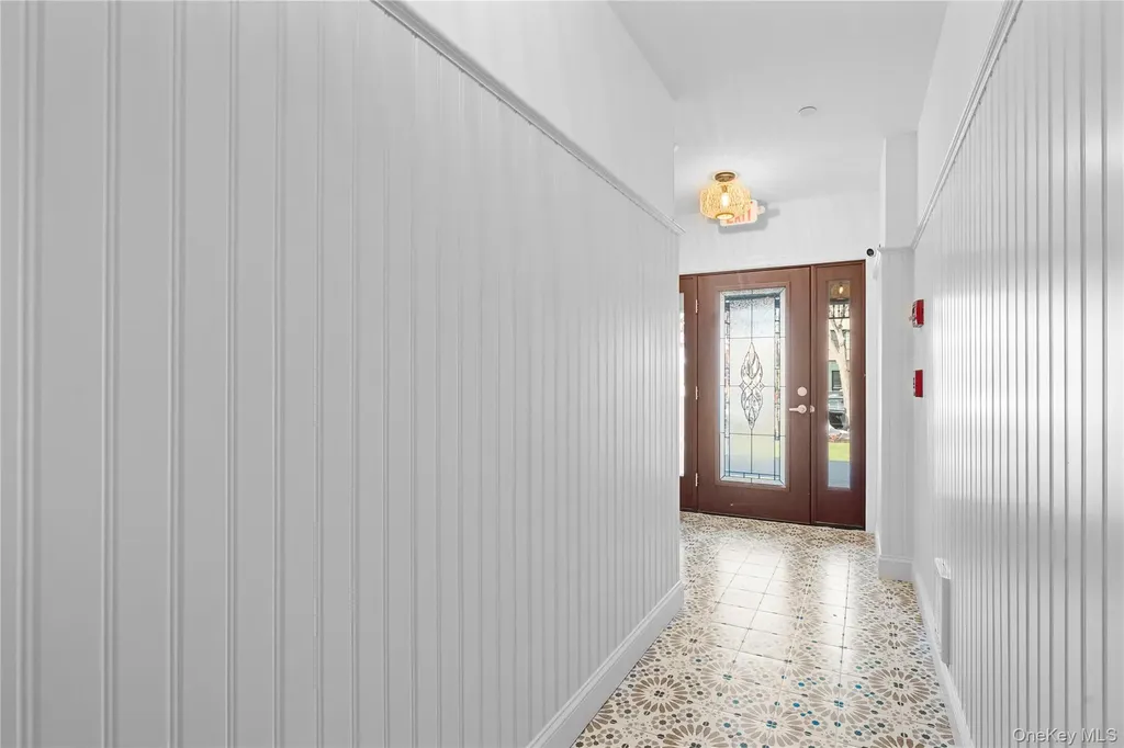 584 Main Street Islip NY 11751