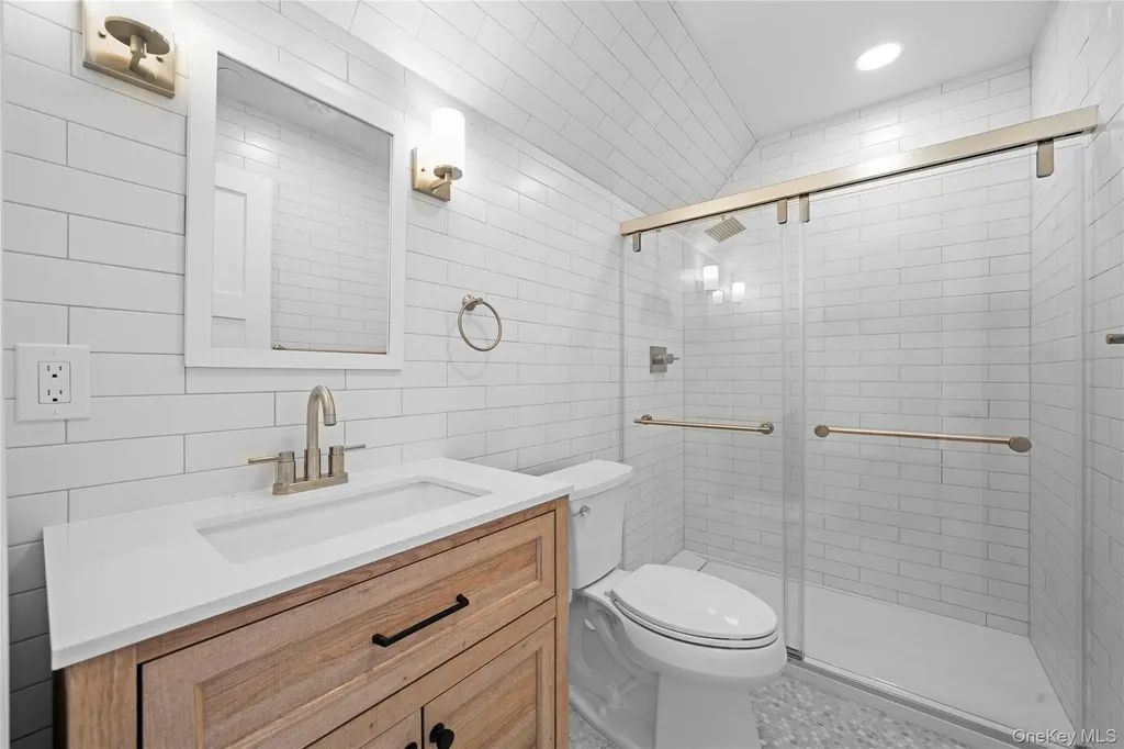 584 Main Street Islip NY 11751