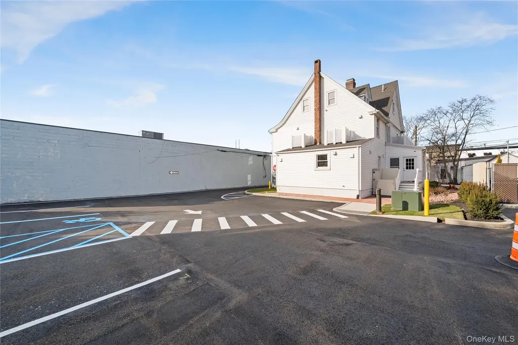 584 Main Street Islip NY 11751