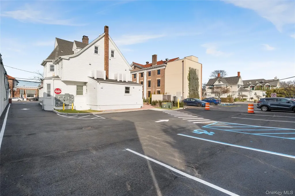 584 Main Street Islip NY 11751