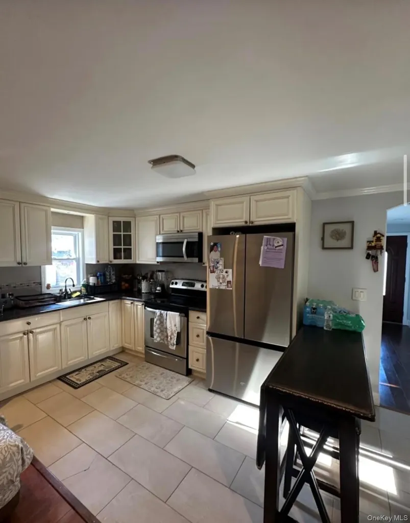 10 Elm Avenue Bay Shore NY 11706