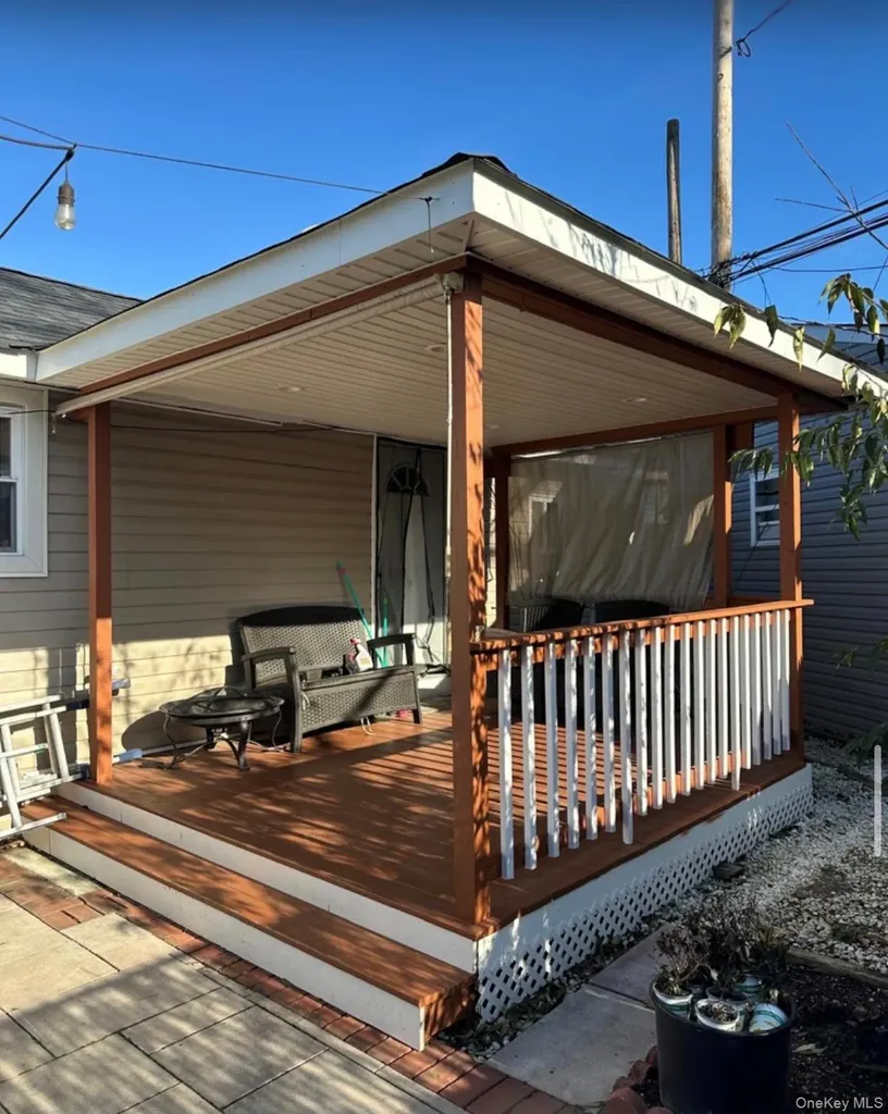 10 Elm Avenue Bay Shore NY 11706
