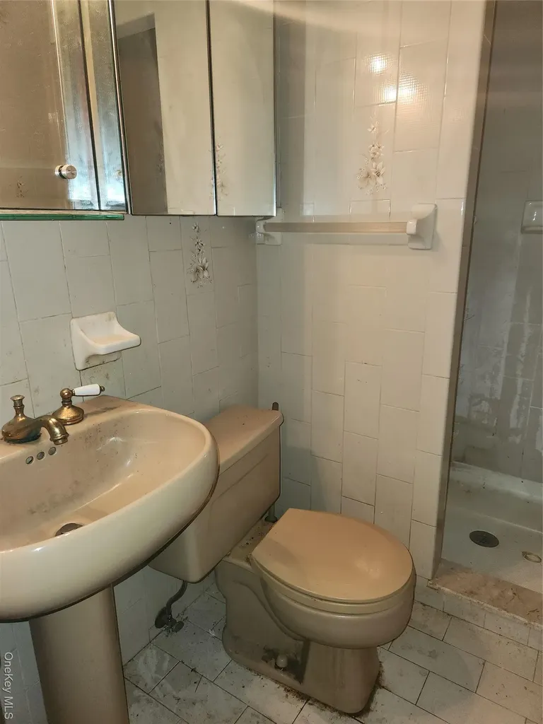 3237 Rawlins Avenue Bronx NY 10465