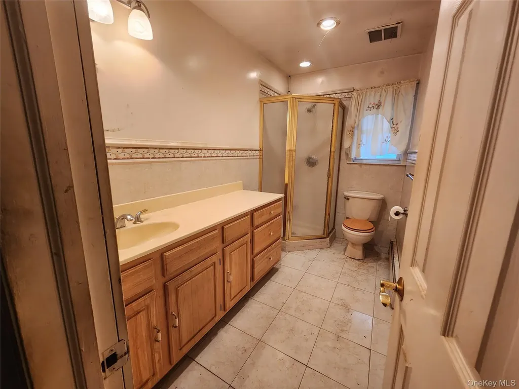 3237 Rawlins Avenue Bronx NY 10465