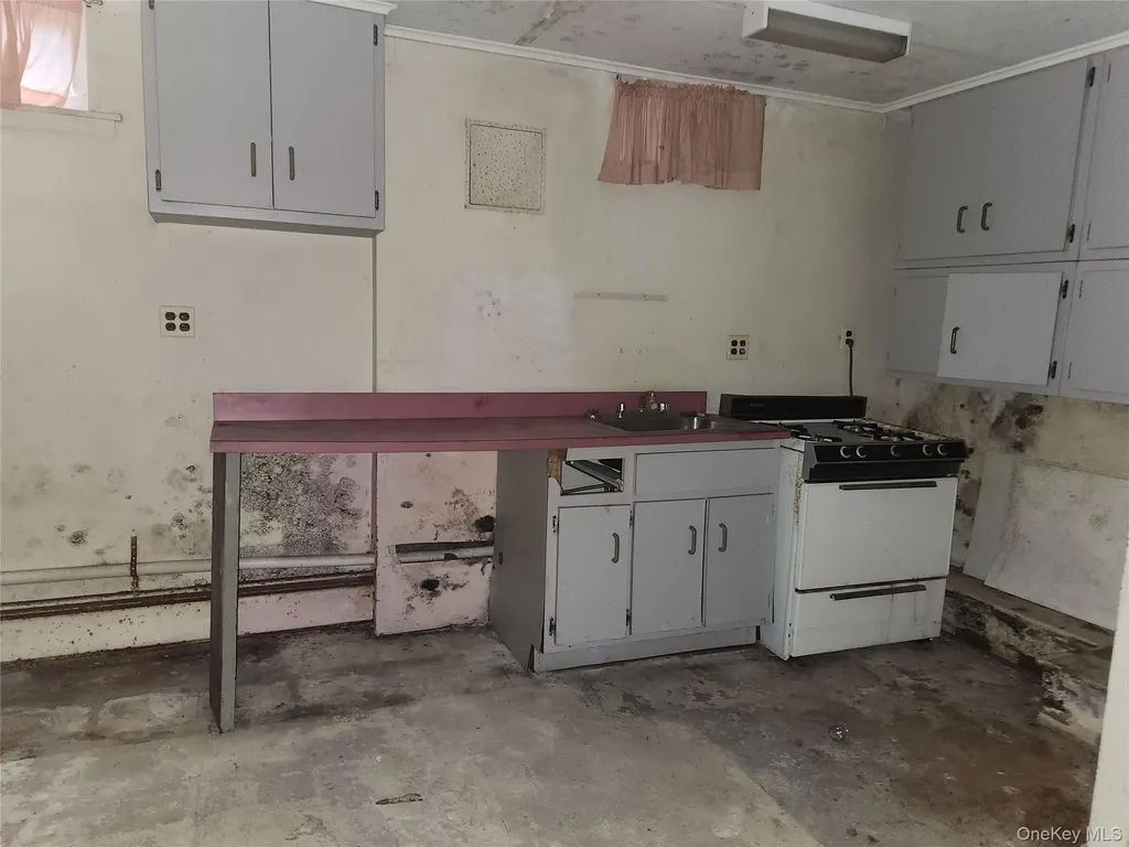 3237 Rawlins Avenue Bronx NY 10465