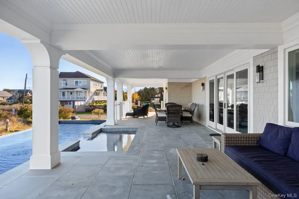17 Ludlow Lane Hampton Bays NY 11946