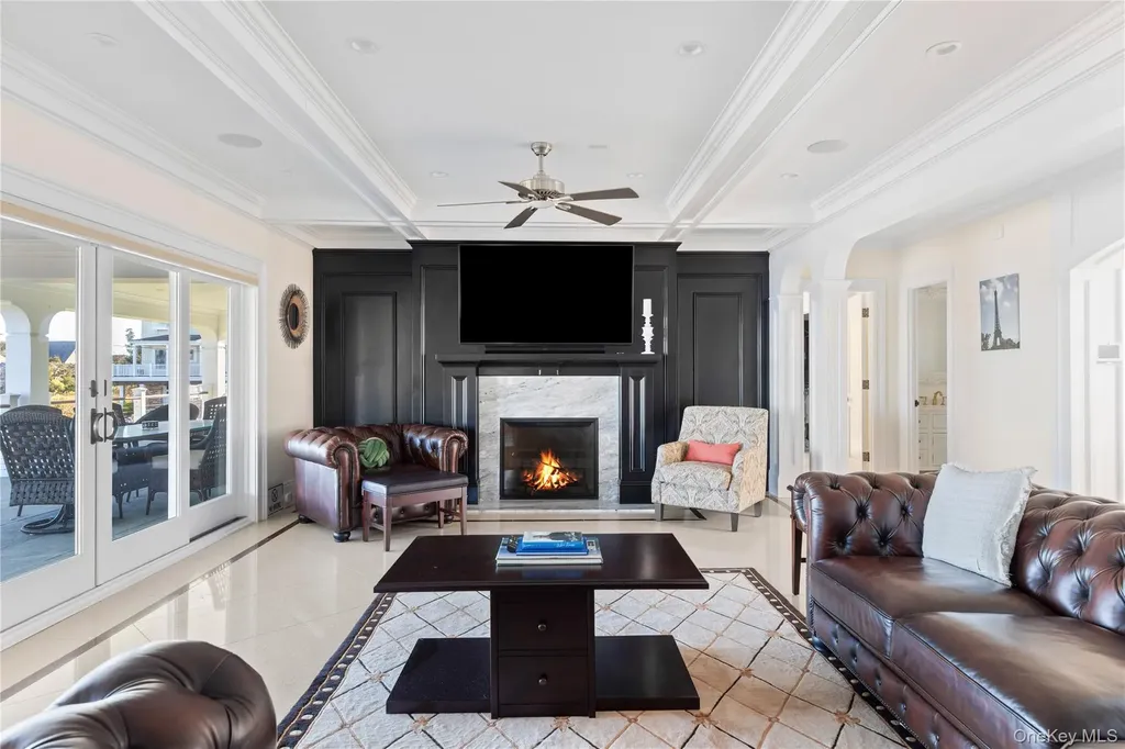 17 Ludlow Lane Hampton Bays NY 11946