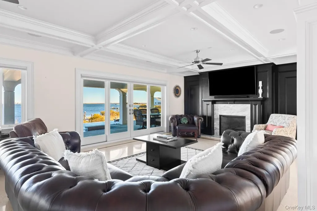 17 Ludlow Lane Hampton Bays NY 11946