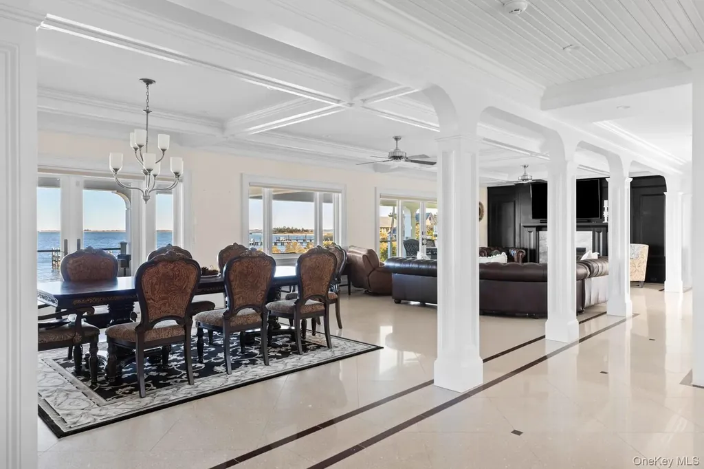 17 Ludlow Lane Hampton Bays NY 11946