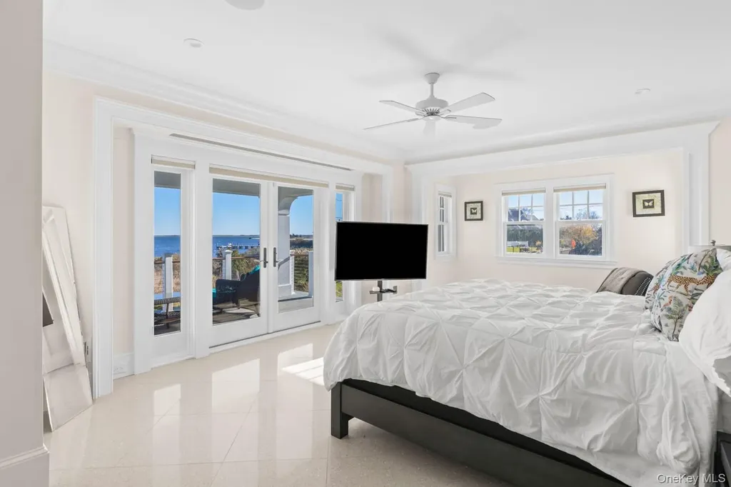 17 Ludlow Lane Hampton Bays NY 11946