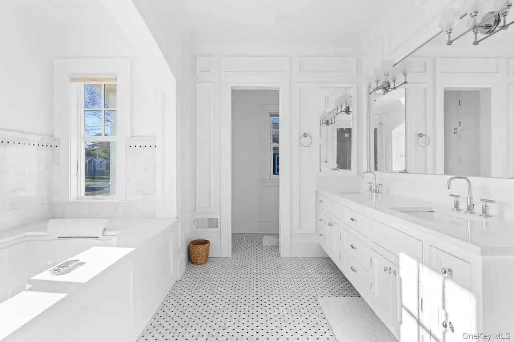 17 Ludlow Lane Hampton Bays NY 11946