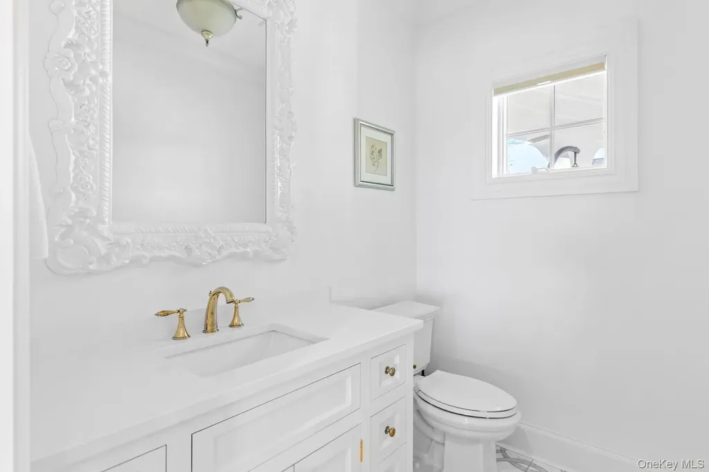 17 Ludlow Lane Hampton Bays NY 11946