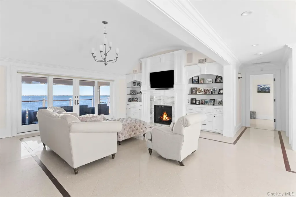 17 Ludlow Lane Hampton Bays NY 11946
