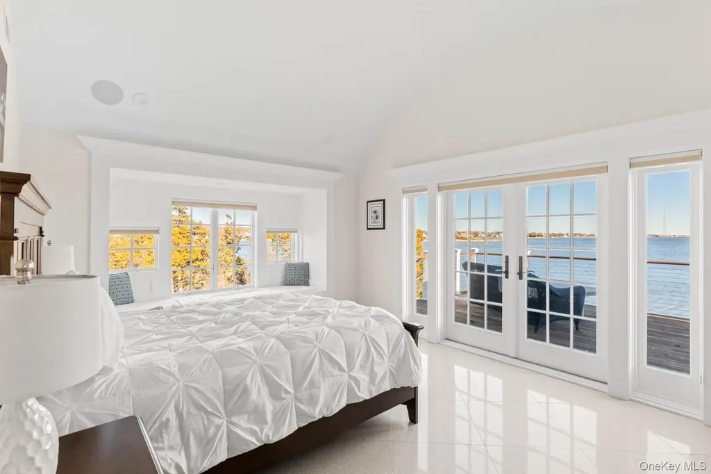 17 Ludlow Lane Hampton Bays NY 11946