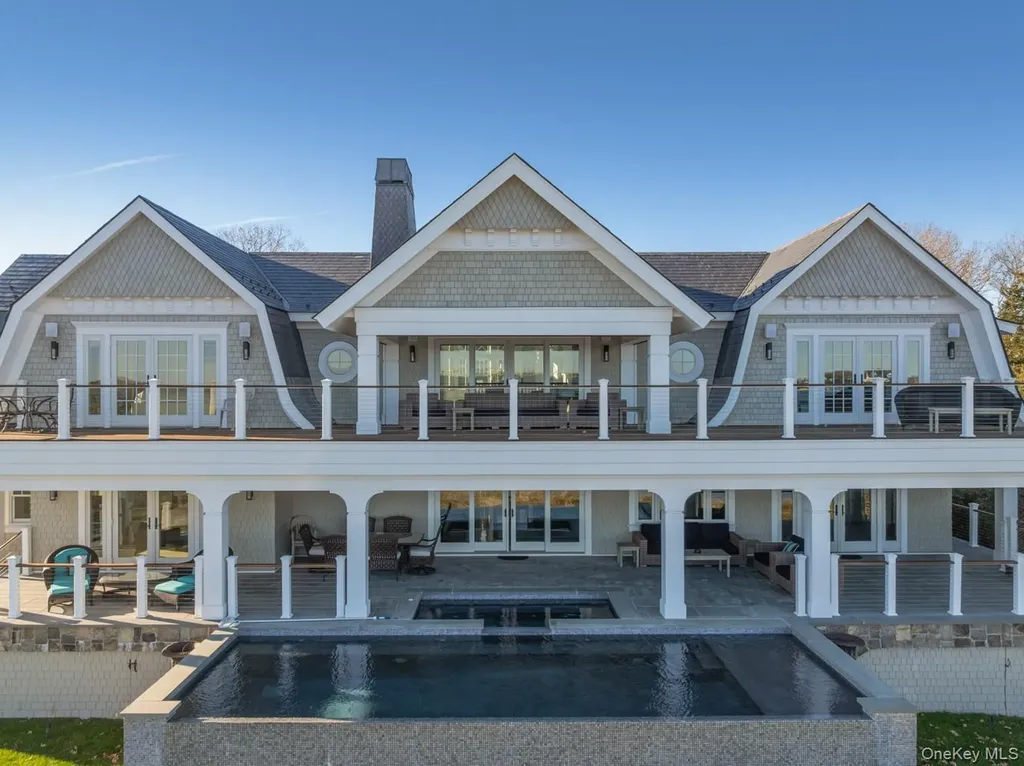 17 Ludlow Lane Hampton Bays NY 11946