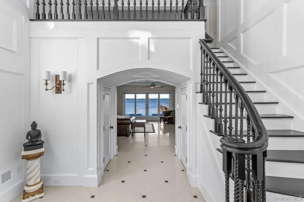 17 Ludlow Lane Hampton Bays NY 11946