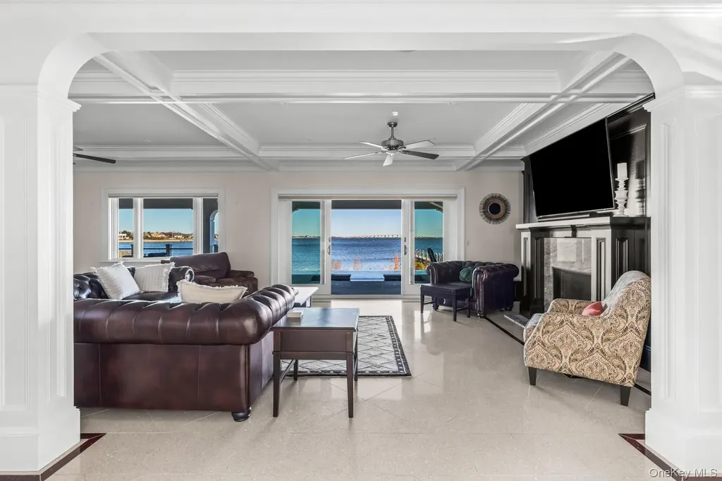 17 Ludlow Lane Hampton Bays NY 11946