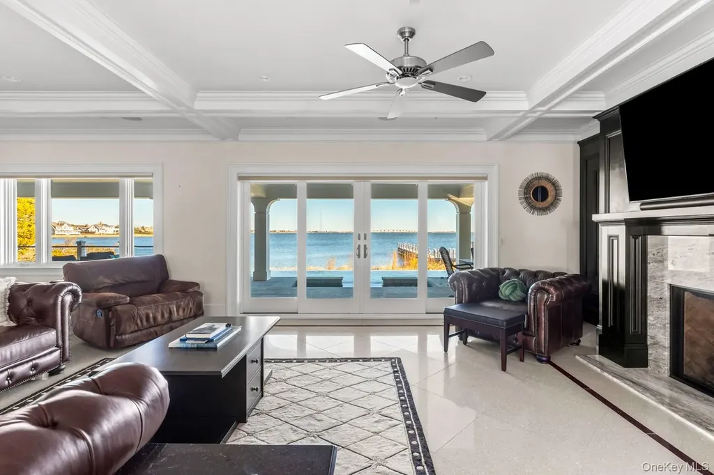 17 Ludlow Lane Hampton Bays NY 11946