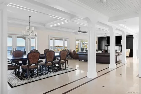 17 Ludlow Lane Hampton Bays NY 11946