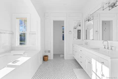 17 Ludlow Lane Hampton Bays NY 11946