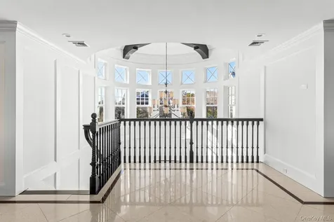 17 Ludlow Lane Hampton Bays NY 11946