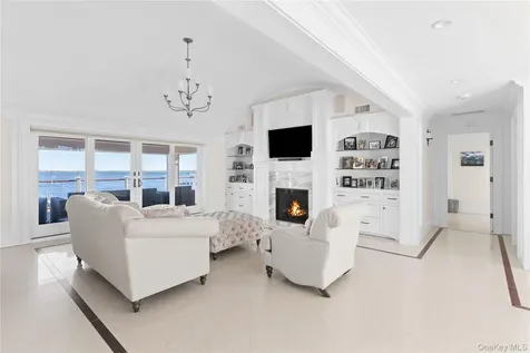 17 Ludlow Lane Hampton Bays NY 11946