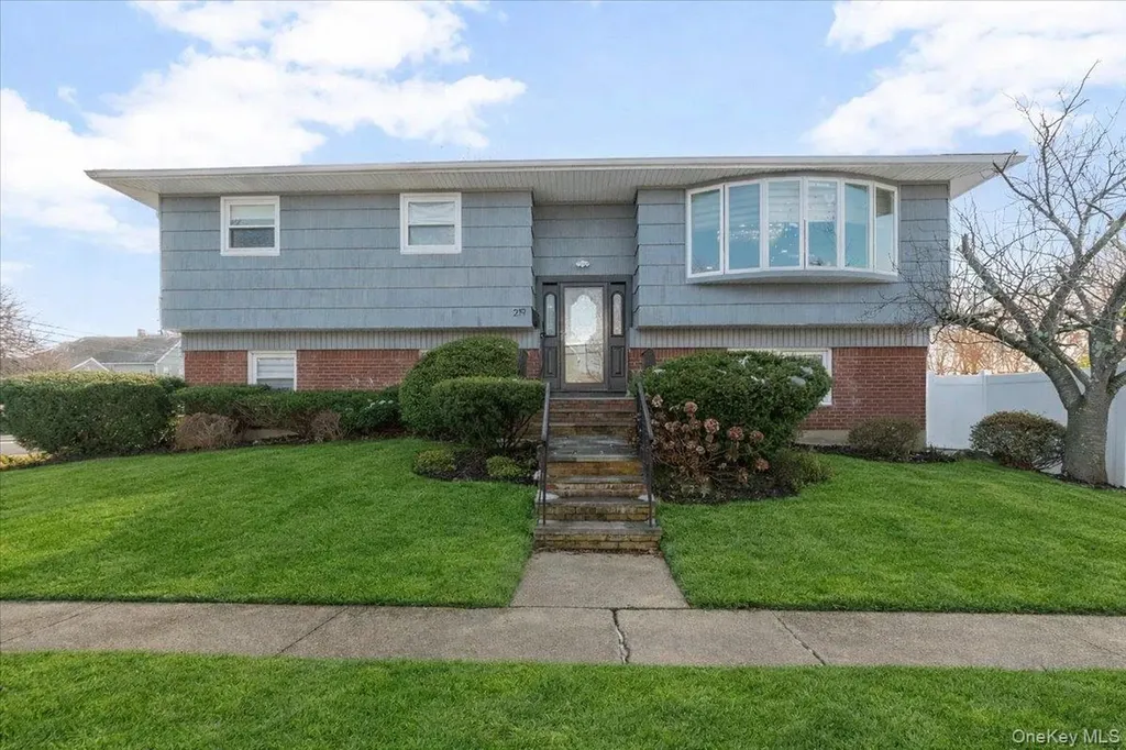 219 Pearsall Place Woodmere NY 11598