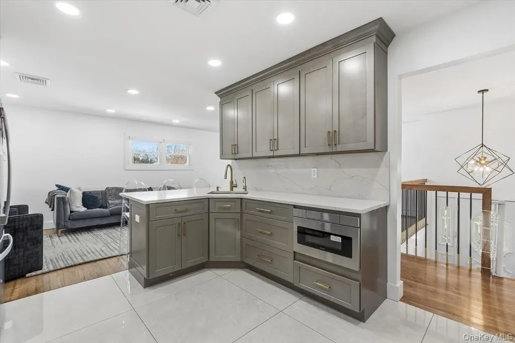 219 Pearsall Place Woodmere NY 11598