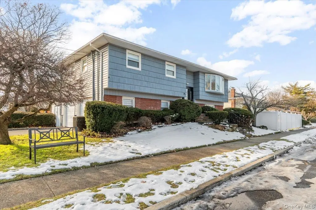 219 Pearsall Place Woodmere NY 11598