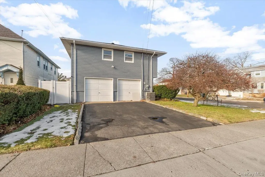 219 Pearsall Place Woodmere NY 11598