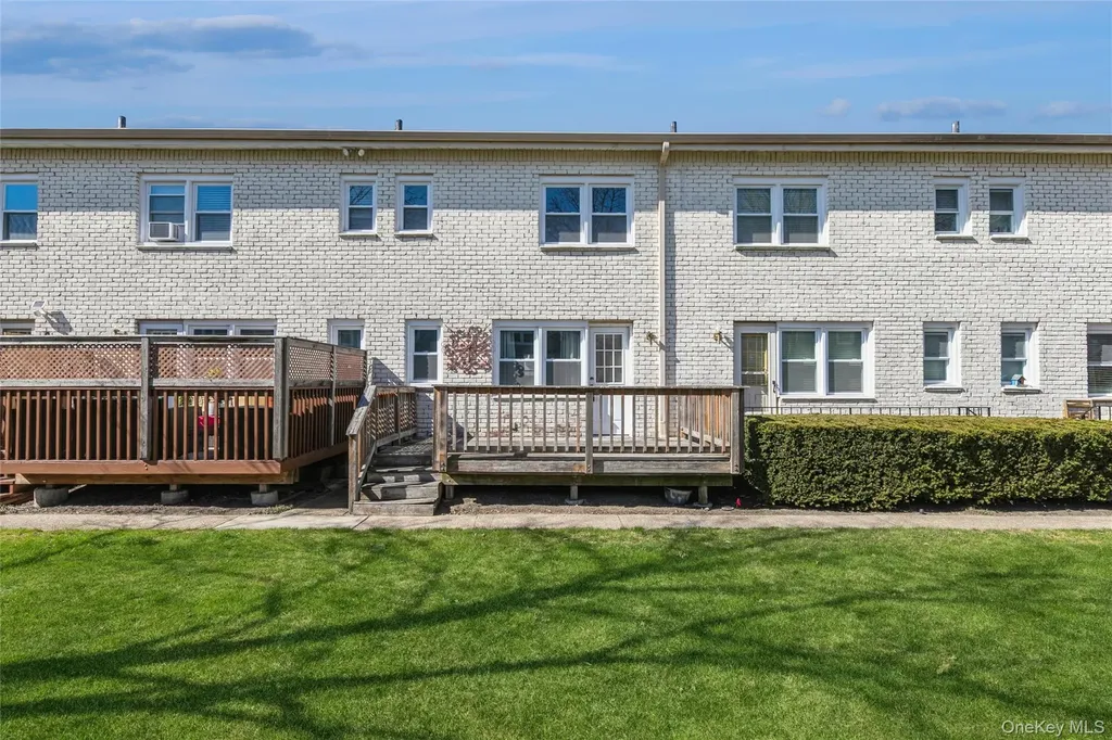 92 Cardinal Lane Islip NY 11751