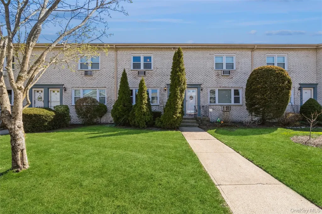 92 Cardinal Lane Islip NY 11751